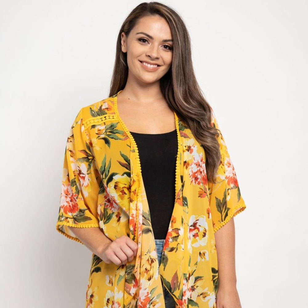 New Junior's Boutique yellow floral cardigan